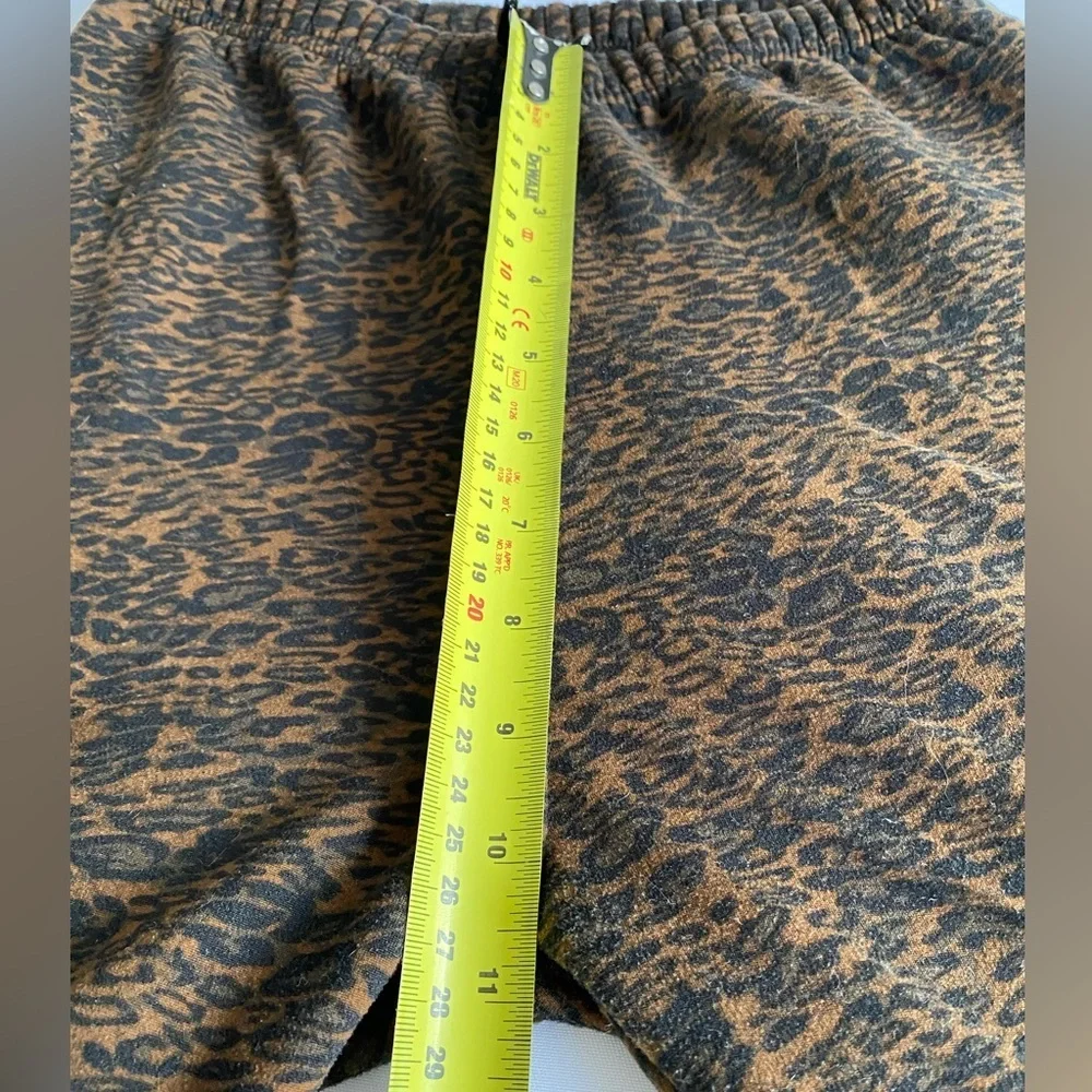 Leopard Leggings, Size M - Picture 8 of 9